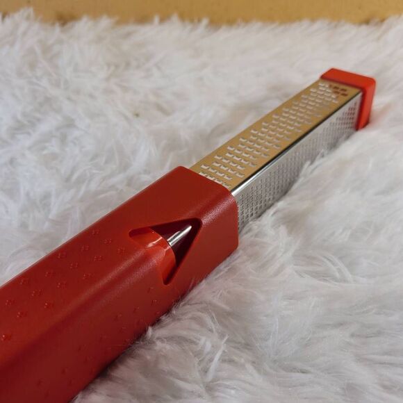 Kuhn Rikon Pop & Grate Blue Blade Grater - Picture 6 of 8